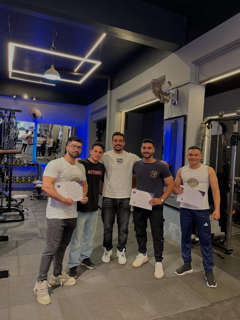 أبطال Muscle Zone داخل الجيم